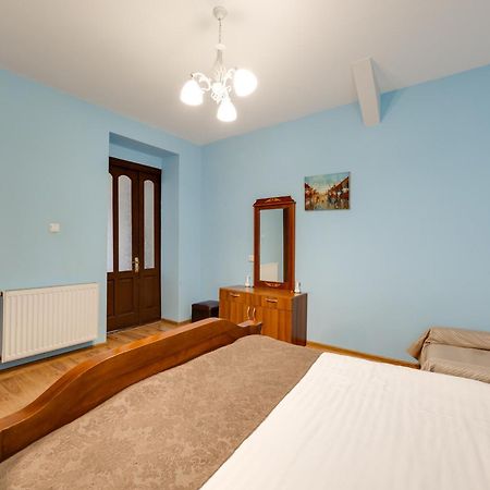 Rustaveli Two Bedroom Apartment With 5 Star Location Tbilisi Exteriör bild