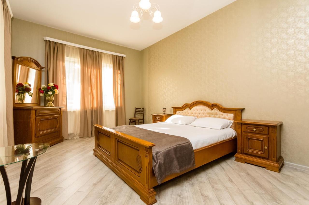 Rustaveli Two Bedroom Apartment With 5 Star Location Tbilisi Exteriör bild