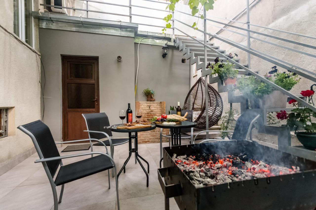 Rustaveli Two Bedroom Apartment With 5 Star Location Tbilisi Exteriör bild