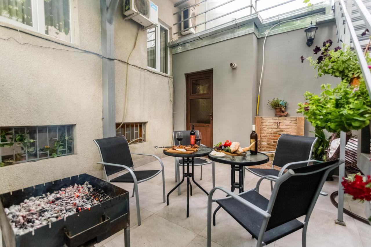 Rustaveli Two Bedroom Apartment With 5 Star Location Tbilisi Exteriör bild